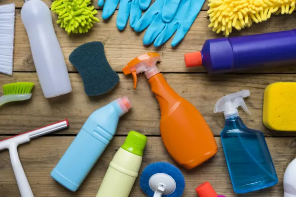 7 Cleaning Supplies You Need for a Move Out Cleaning 🥇 Maid