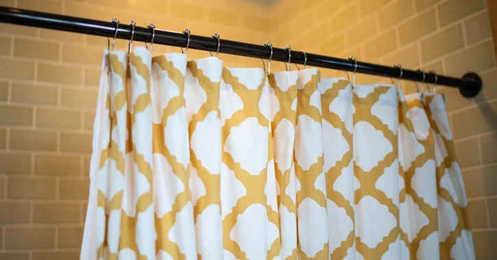 shower curtain on rod